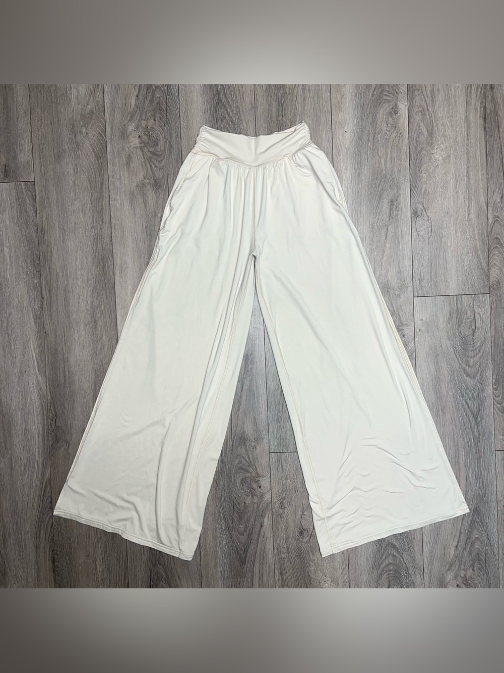 Offline By Aerie Ivory Side Slit Light Weight Yoga Pants Wide Leg Size XS